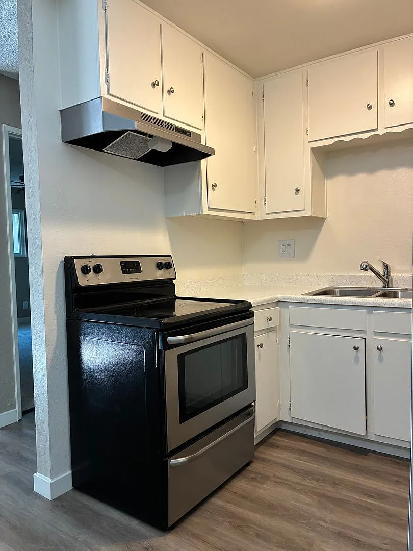 Country Apartments — Photo 4