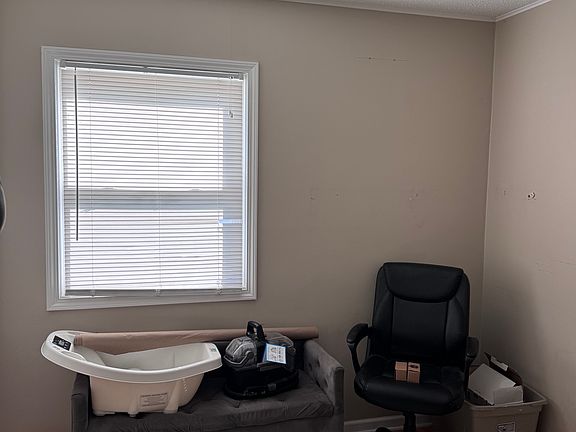 5th image of 900 N Derby Ave