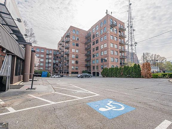 3rd image of 3235 Roswell Rd NE Unit 819