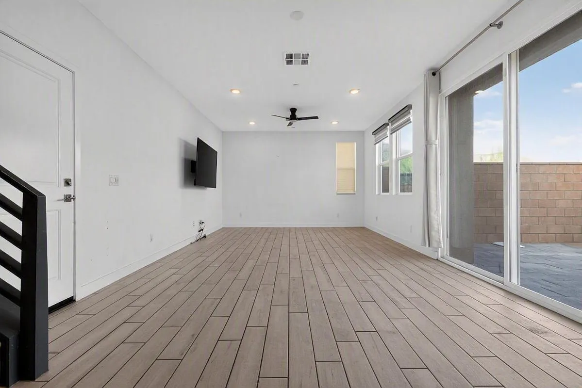 4 bed, 3.0 bath, 1945 sqft, $3,750 — Photo 3