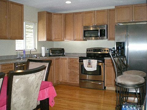5th image of 835 Sandra Ave