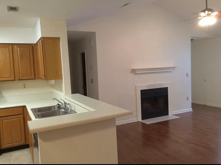125 Parkwood Dr — Photo 2