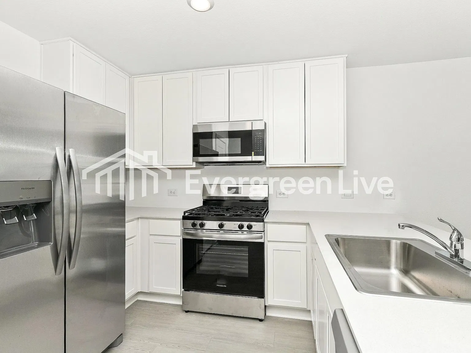 4 bed, 2.0 bath, 1924 sqft, $2,090 — Photo 2