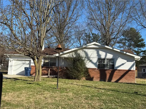 1155 S Dogwood St, Siloam Springs, AR 72761