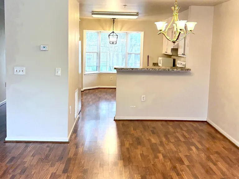 1003 Simsbury Ct — Photo 8