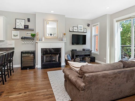 2nd image of 1744 W Belmont Ave APT 3