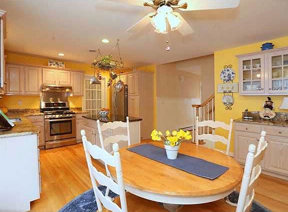 2nd image of 6 Delongis Ct