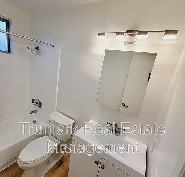 1422 E Maple St #7 — Photo 13