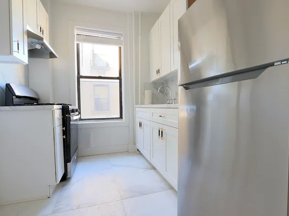 8320 Bay Parkway image 1 of 4