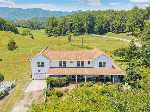 3rd image of 2170 Lone Ivy Rd