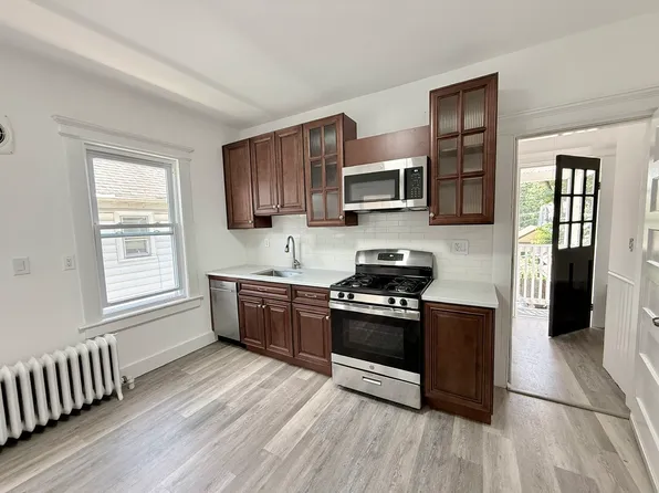 695 Laurel Ave #1, Bridgeport, CT 06604