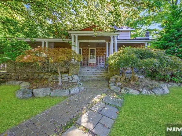 124 Rivervale Road, Park Ridge, NJ 07656