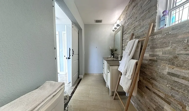 2558 Rosery Rd E — Photo 25