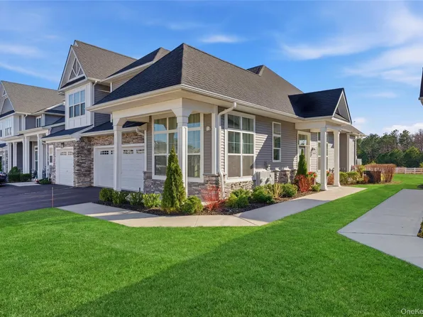 214 Belmont Circle, Yaphank, NY 11980