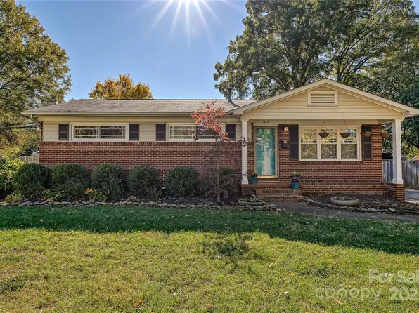1514 Briarfield Dr, Charlotte, NC 28205