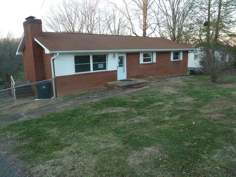 2nd image of 609 Centeroak Dr