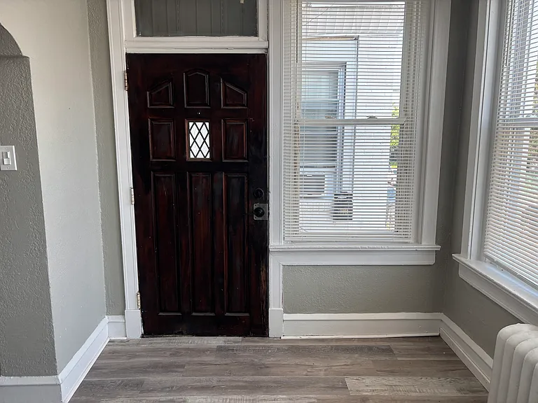 302 E Albanus St — Photo 3