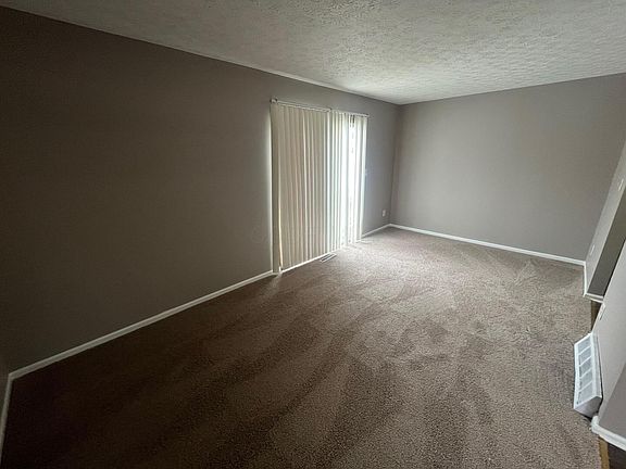 3rd image of 2621 Woodsedge Rd