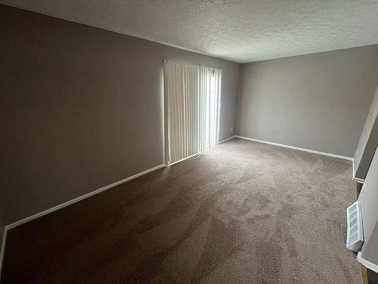2621 Woodsedge Rd — Photo 3
