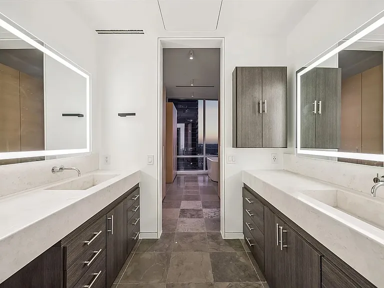 2430 Victory Park Ln #2509 — Photo 9