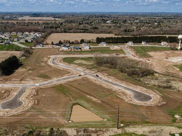 633 HAWKS RIDGE ROAD #Lt5, Grafton, WI 53024