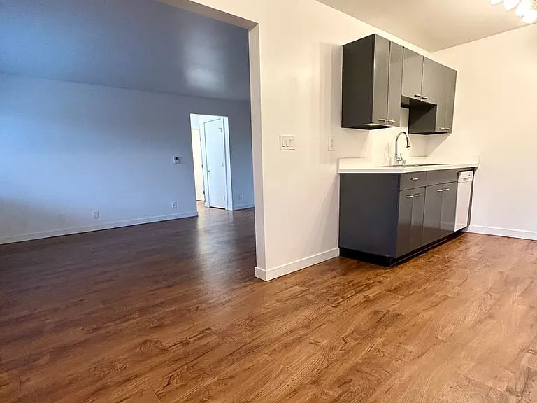 North Towne Manor — Photo 8