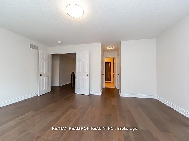 24 Skelton Cres — Photo 36