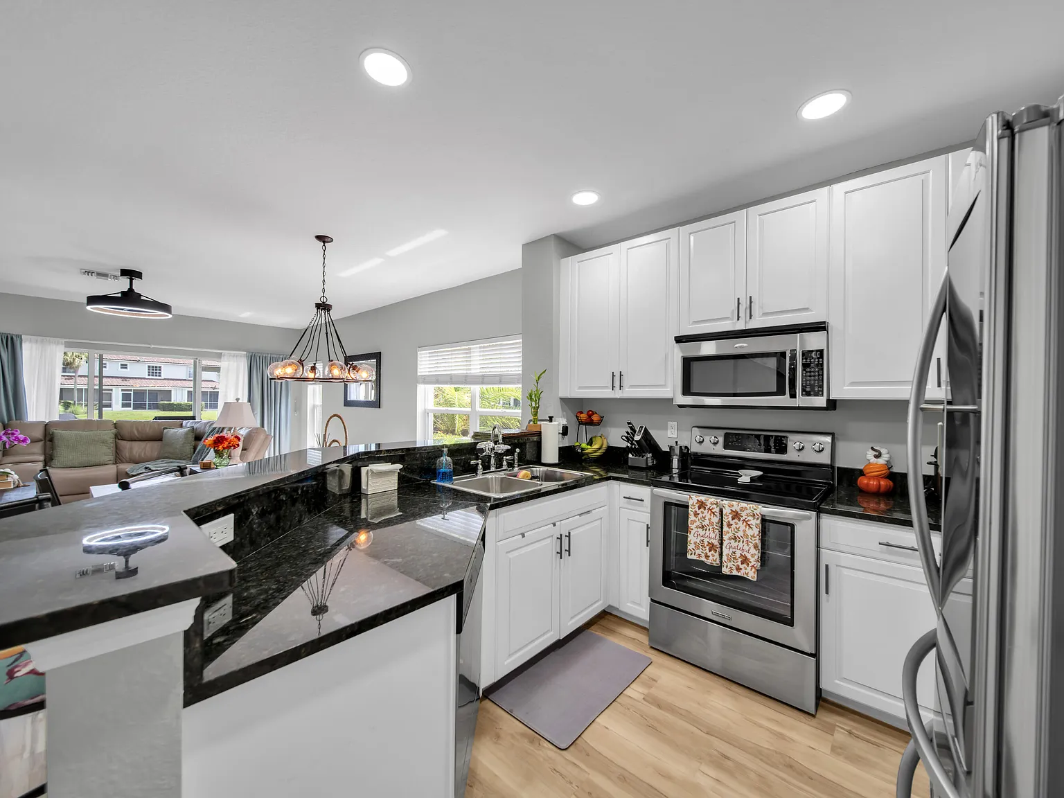 2 bed, 2.5 bath, 1205 sqft, $1,700 — Photo 2
