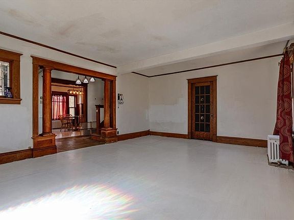 5th image of 302 E Main Street