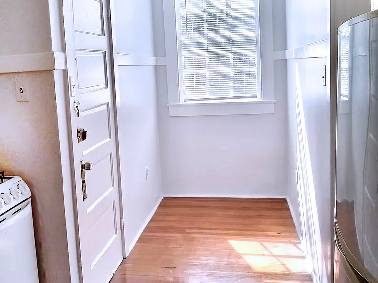 6037 Freret St #M — Photo 8