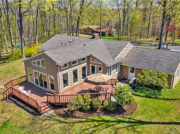 108 Crestwood Road, Bethany, CT 06524