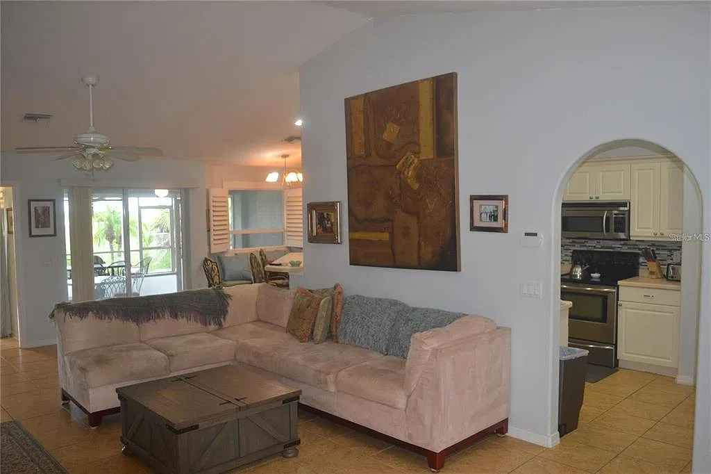 3 bed, 2.0 bath, 1729 sqft, $1,600 — Photo 4