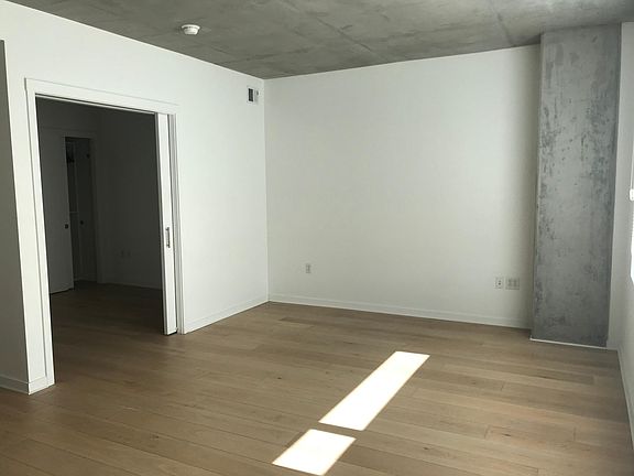 5th image of 45 Bartlett St Unit 414