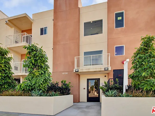 12132 Hart St #301, North Hollywood, CA 91605