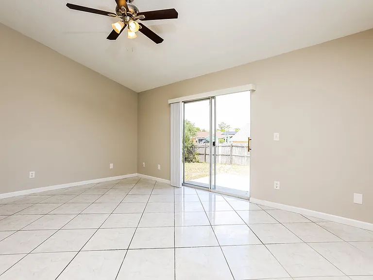 371 Snowshoe Ct — Photo 3