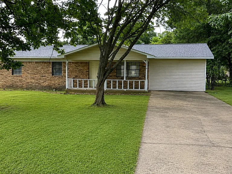 6684 Garvin Dr — Photo 2