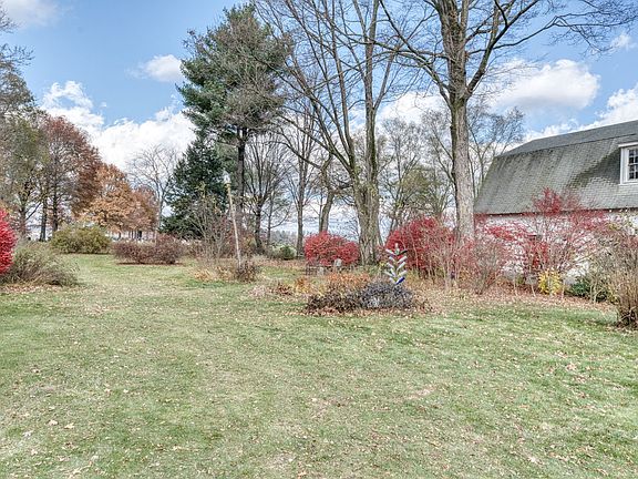 5th image of 89 Maple Street