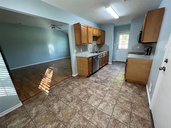 4th image of 10662 Royal York Dr