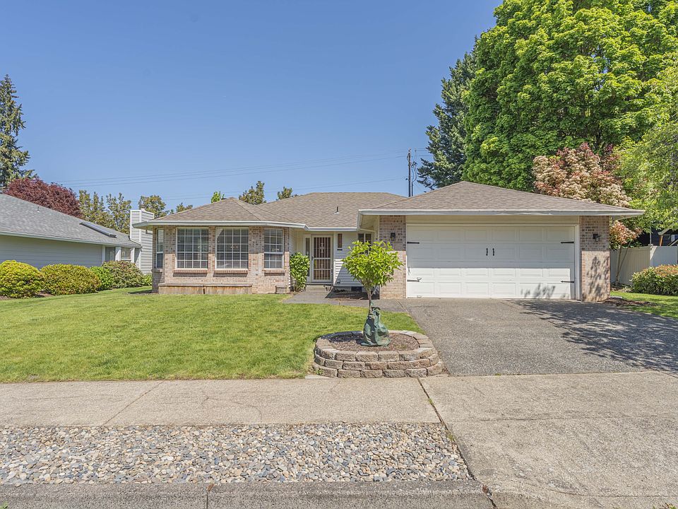 1st image of 3120 NE 98th Cir