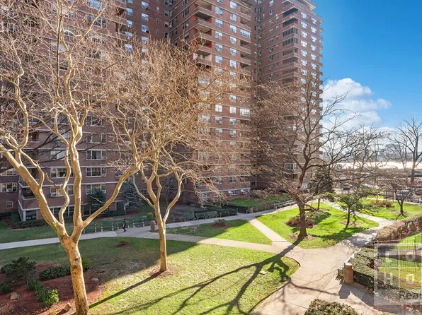 575 Grand Street image 9 of 17