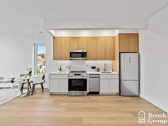 3rd image of 556 Baltic St #804