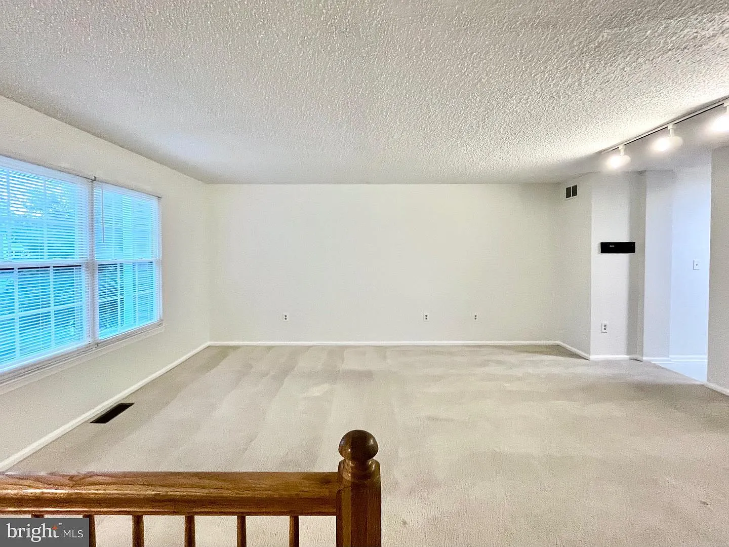 3 bed, 2240 sqft, $3,800 — Photo 2