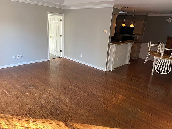 3rd image of 1724 Meadow Oak Ct