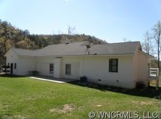 215 Chestnut Hill Rd, Black Mountain, NC 28711