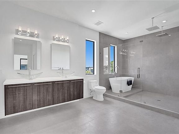 4th image of 113 SE 1st Cir #113