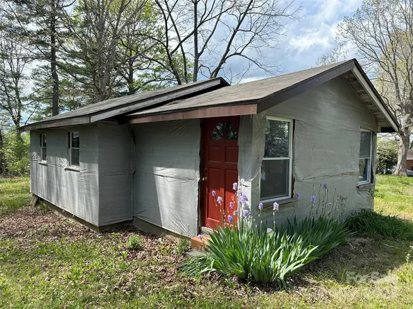 54 Maxwell Dr, Hendersonville, NC 28791
