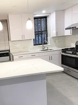 Rented by E Realty International Corp | media 4