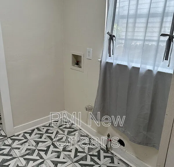 2427 Rousseau St — Photo 16