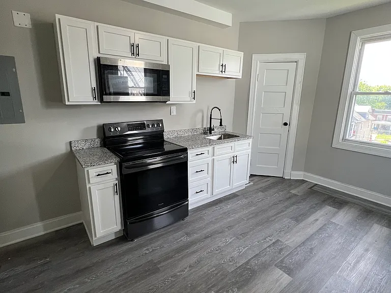 3307 Bateman Ave #2 — Photo 7