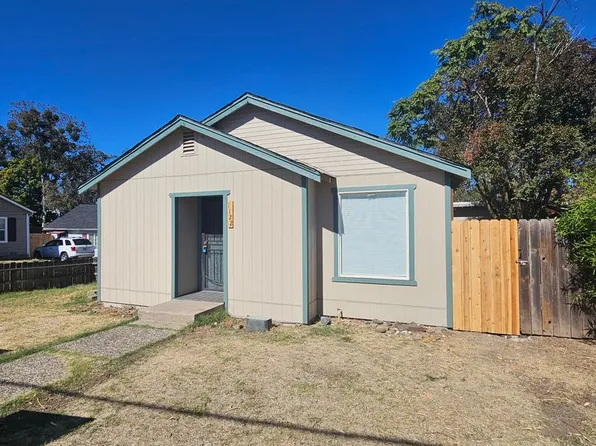 1122 W 11th St, Medford, OR 97501